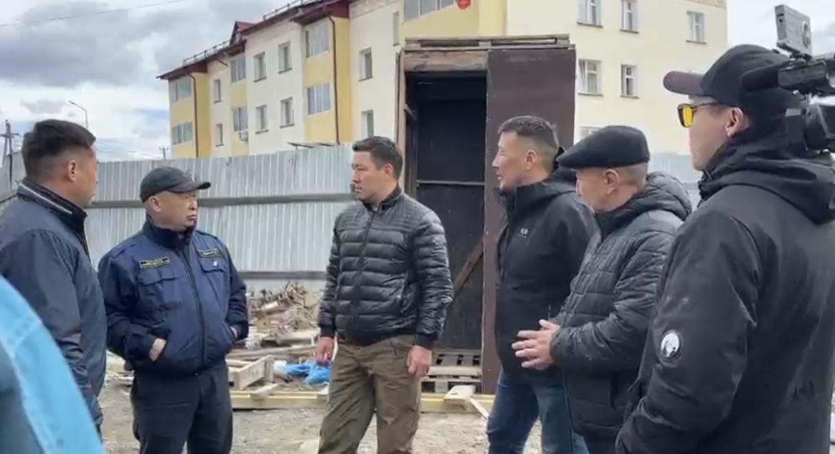 Василий Данилов проинспектировал стройки в Амгинском улусе